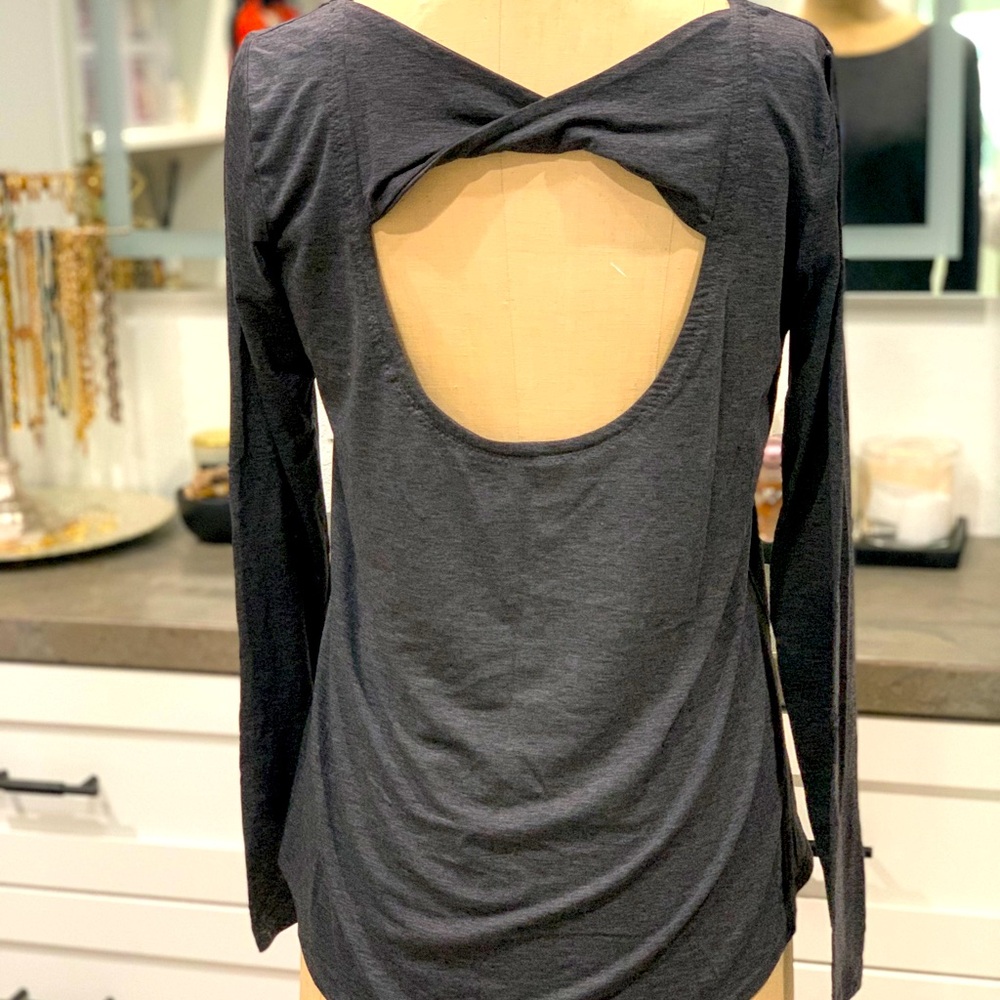 Athleta grey shirt